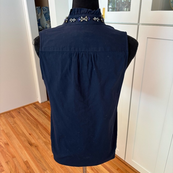 💎 J.Crew Ruffle-Collar Sleeveless Button-Down Shirt – Navy (Size 4) 💎 - Picture 5 of 10